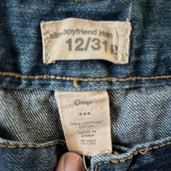 Womens GAP slim boyfriend Jeans. Worn once but in Excellent Condition! - Picture 3 of 3